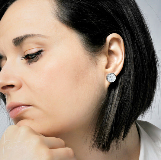 Orecchini da lobo a bottone in acciaio con Cristalli Austriaci Originali indossati