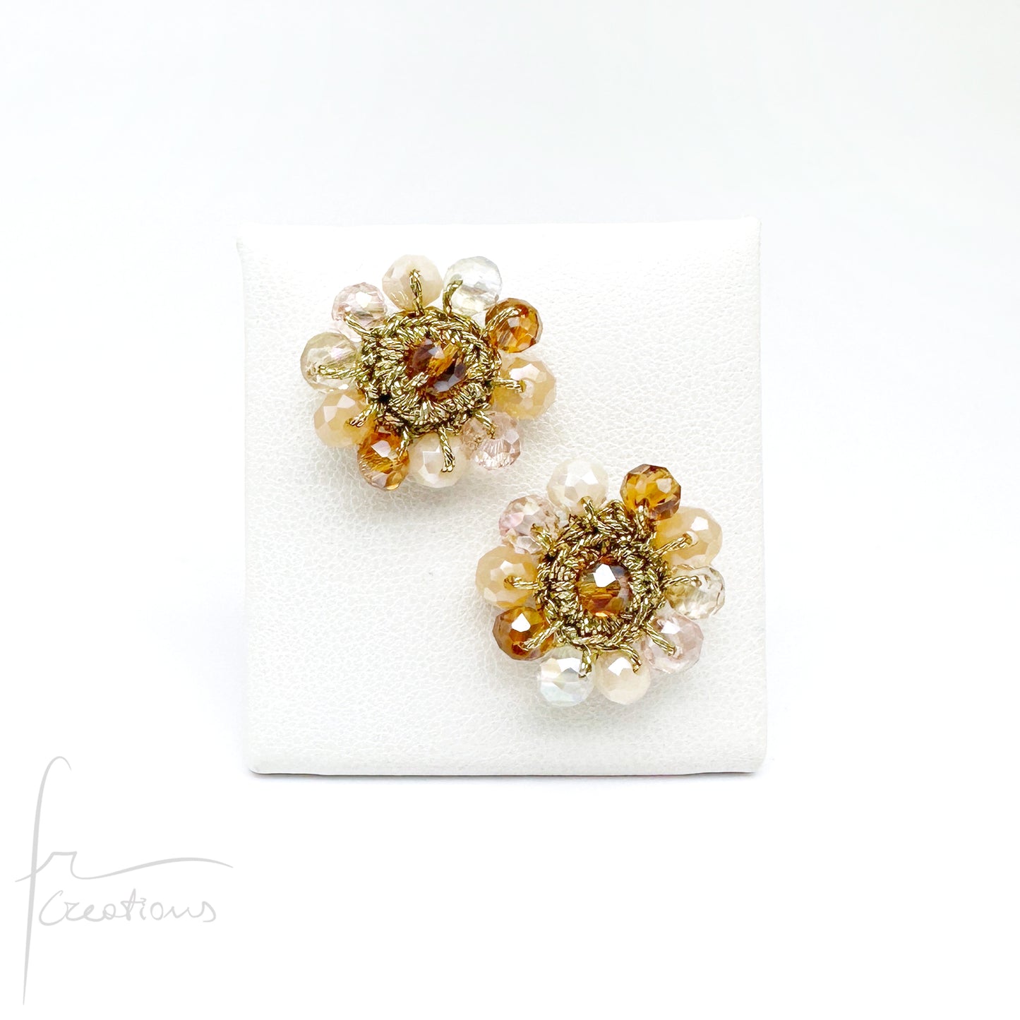 Orecchini da Lobo all'uncinetto con mini cristalli Blumen