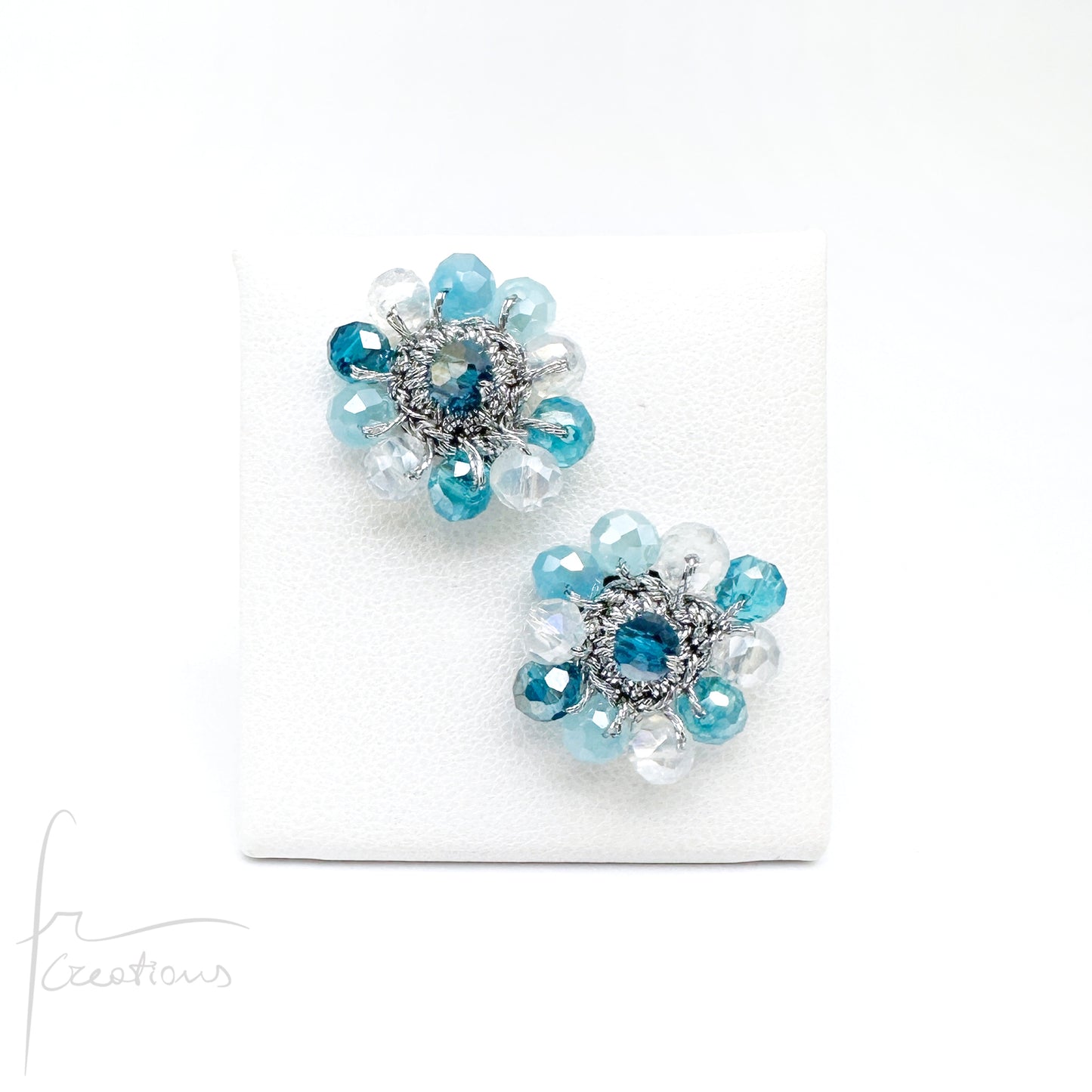 Orecchini da Lobo all'uncinetto con mini cristalli Blumen