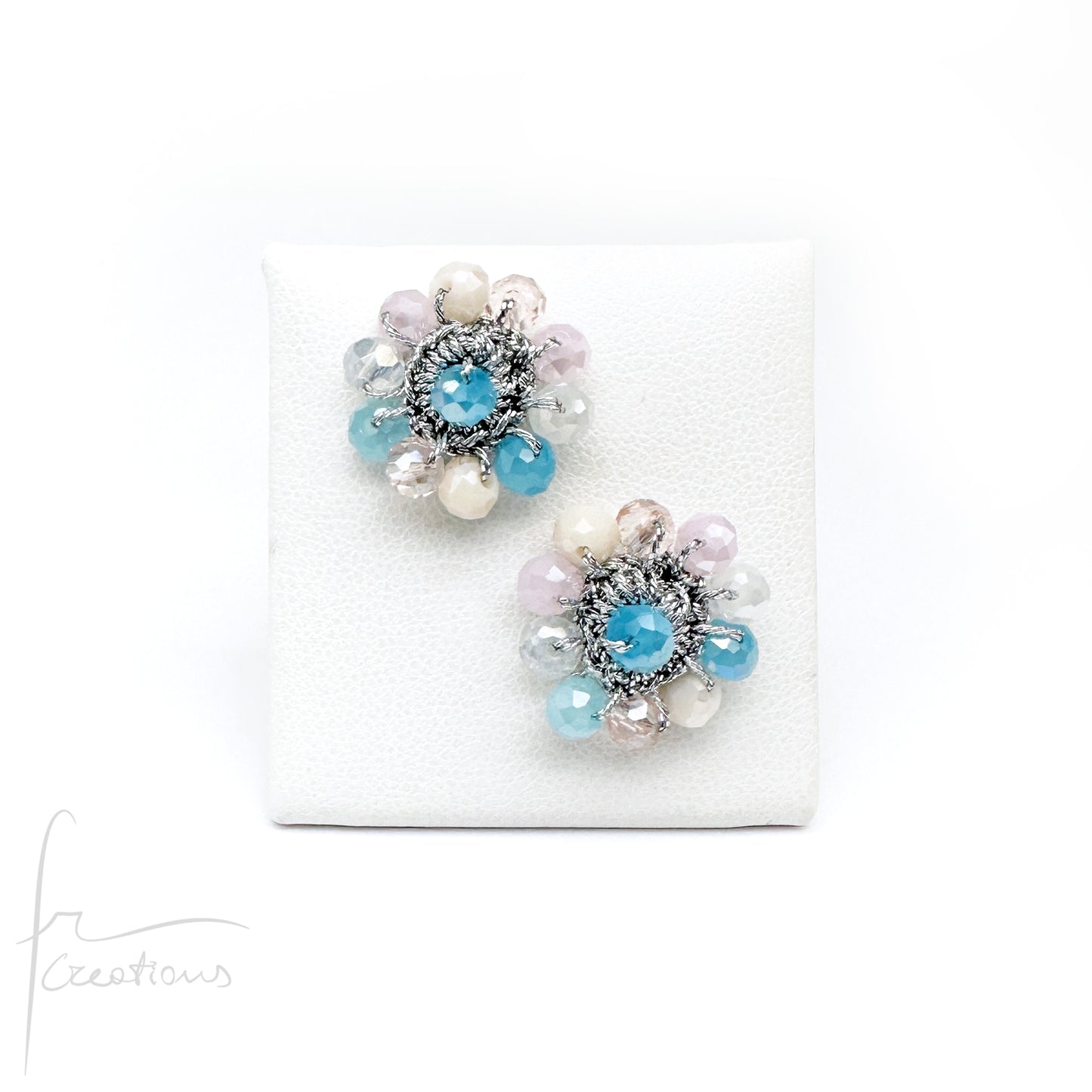 Orecchini da Lobo all'uncinetto con mini cristalli Blumen