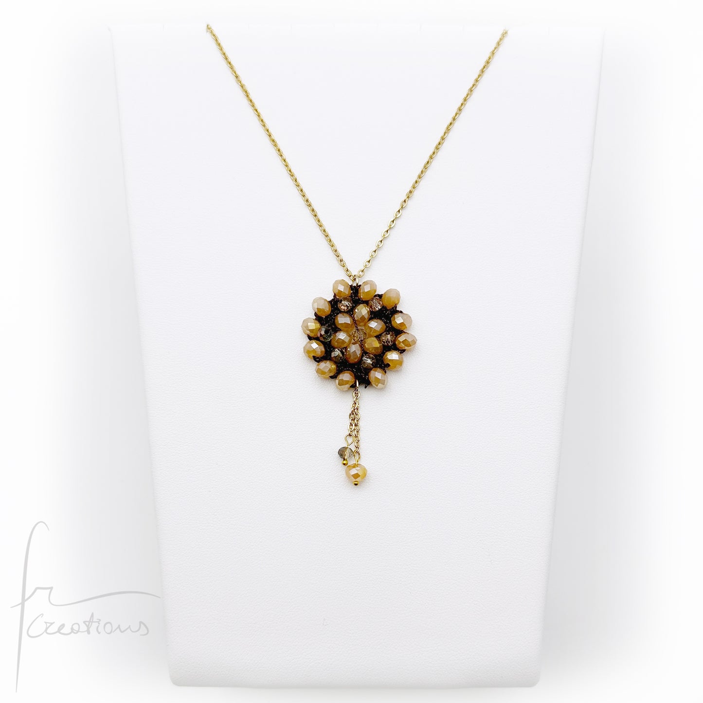 Collana girocollo con pendente fiore all'uncinetto con cristalli Blumen