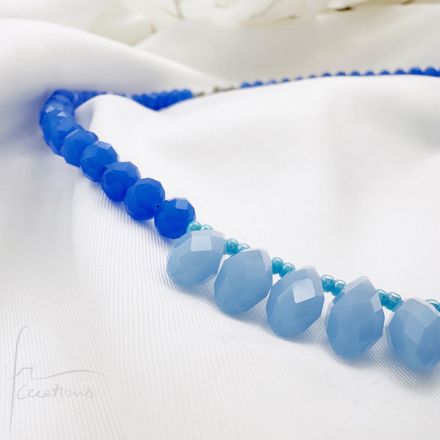 Collana girocollo Azure Drop perline e cristalli