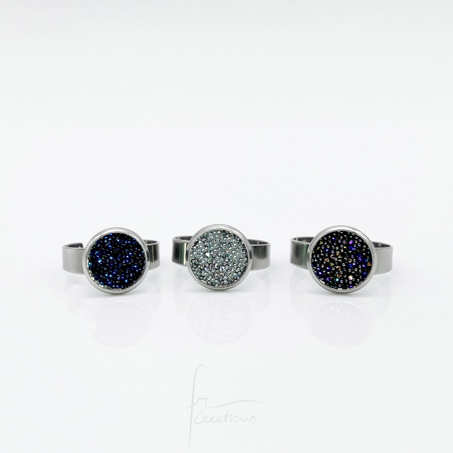 Anello chevalier regolabile in acciaio con Cristalli Austriaci Originali tutti i colori