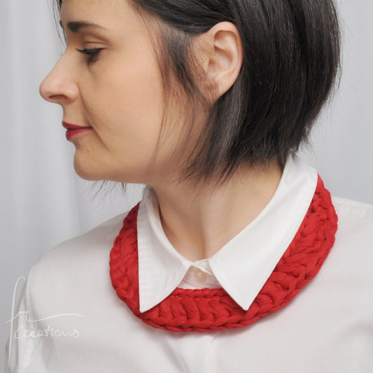 Collana girocollo all' uncinetto in cotone lavabile