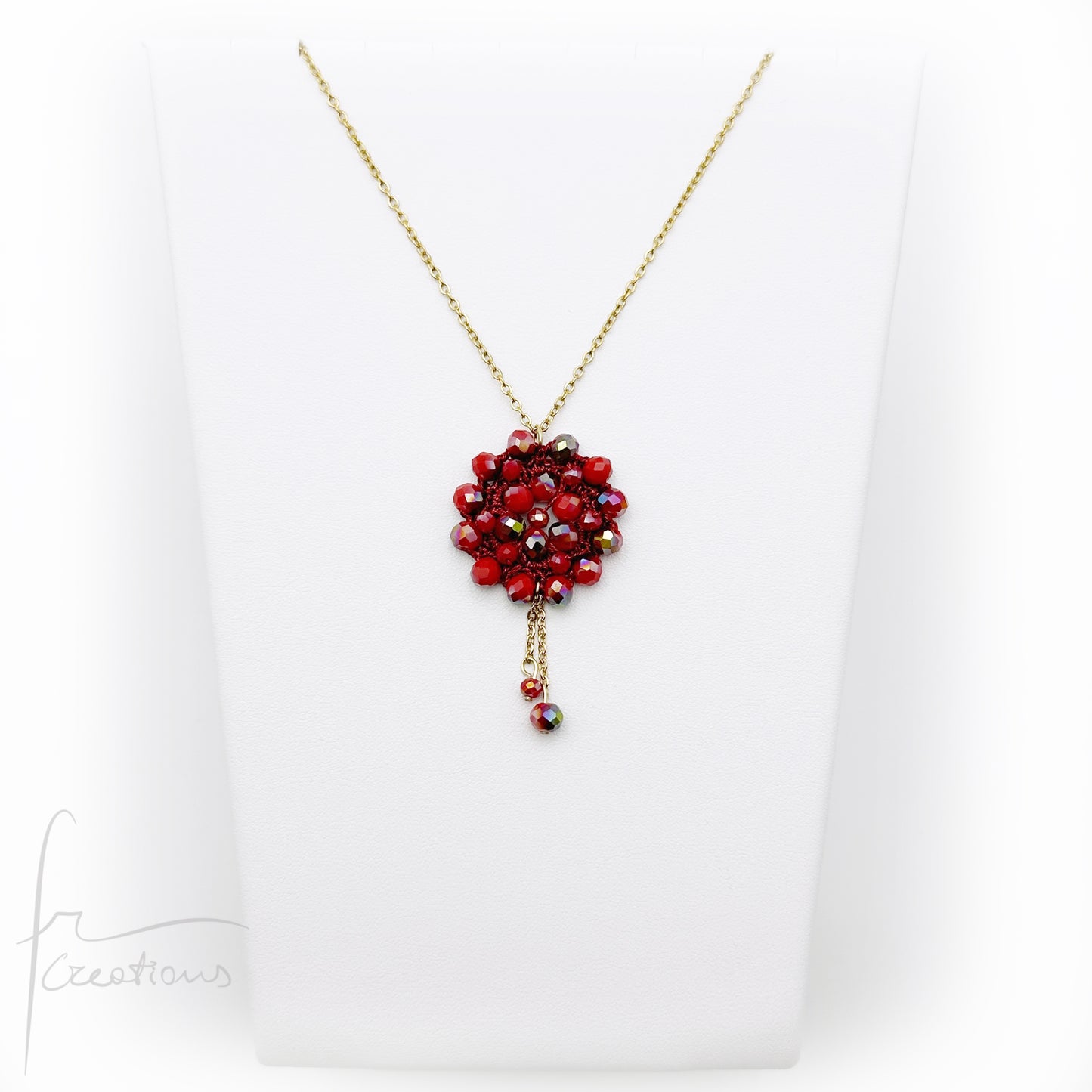 Collana girocollo con pendente fiore all'uncinetto con cristalli Blumen