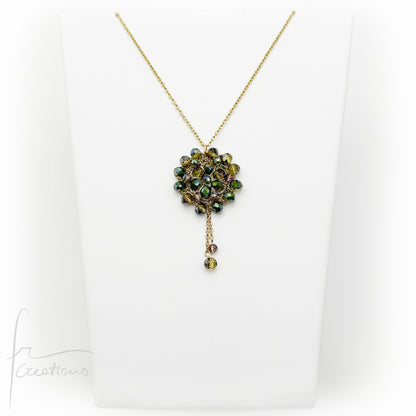 Collana girocollo con pendente fiore all'uncinetto con cristalli Blumen