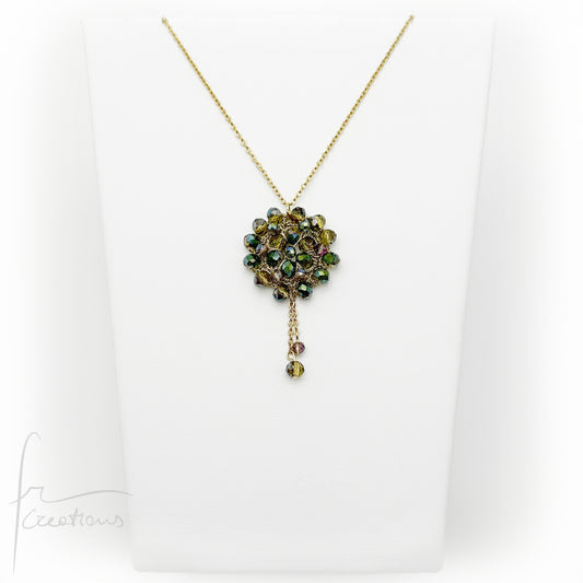 Collana girocollo con pendente fiore all'uncinetto con cristalli Blumen