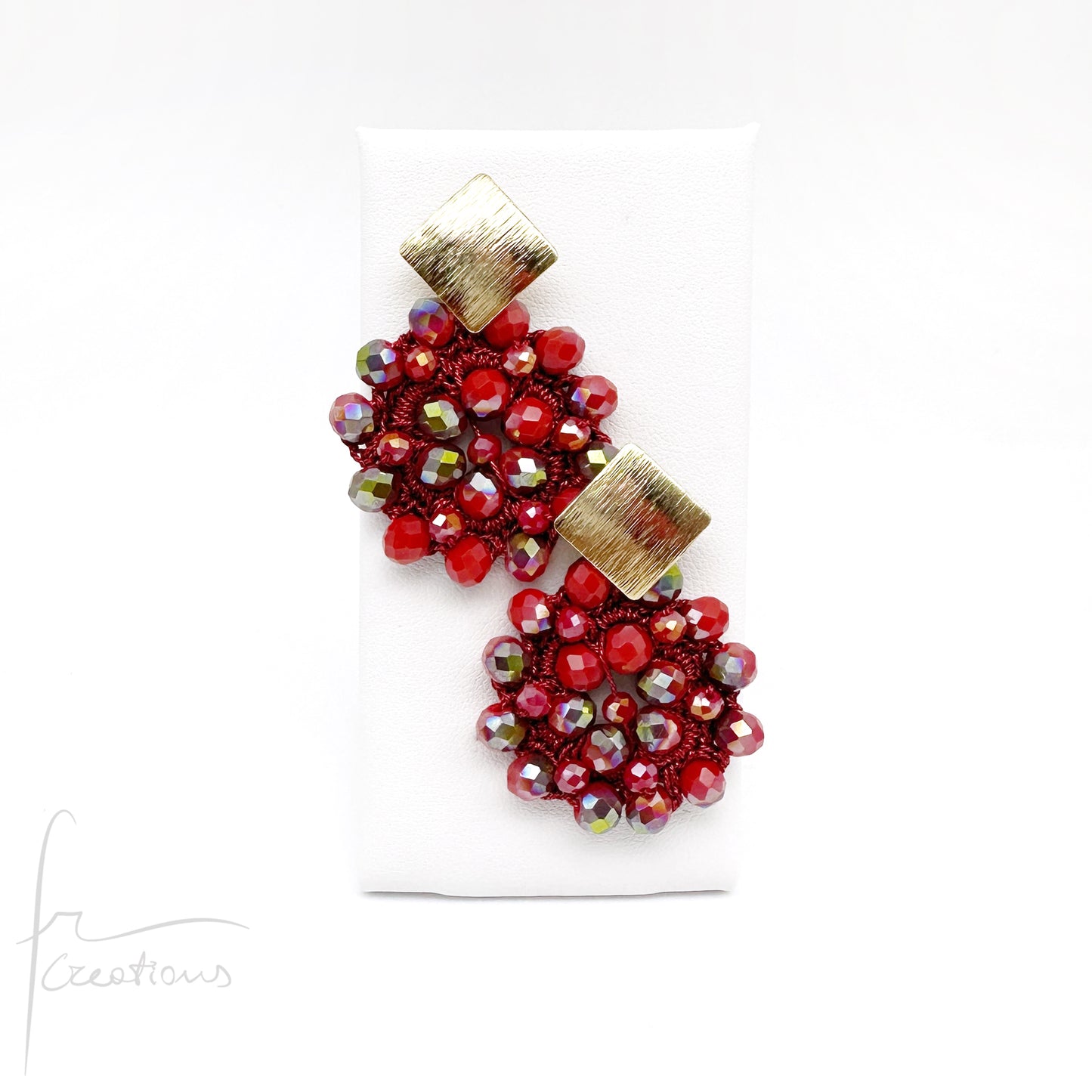 Orecchini pendenti con fiore all'uncinetto e cristalli Blumen