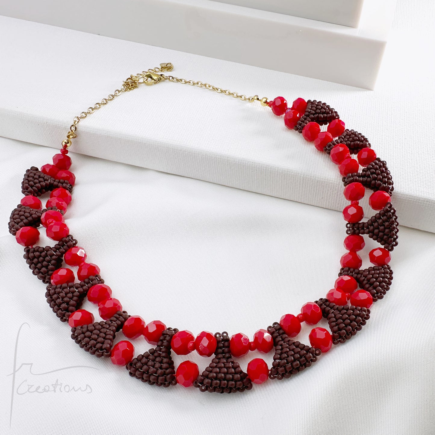 Collana girocollo in tessitura con cristalli e perline Maya