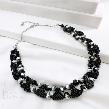 Collana girocollo in tessitura con cristalli e perline Maya