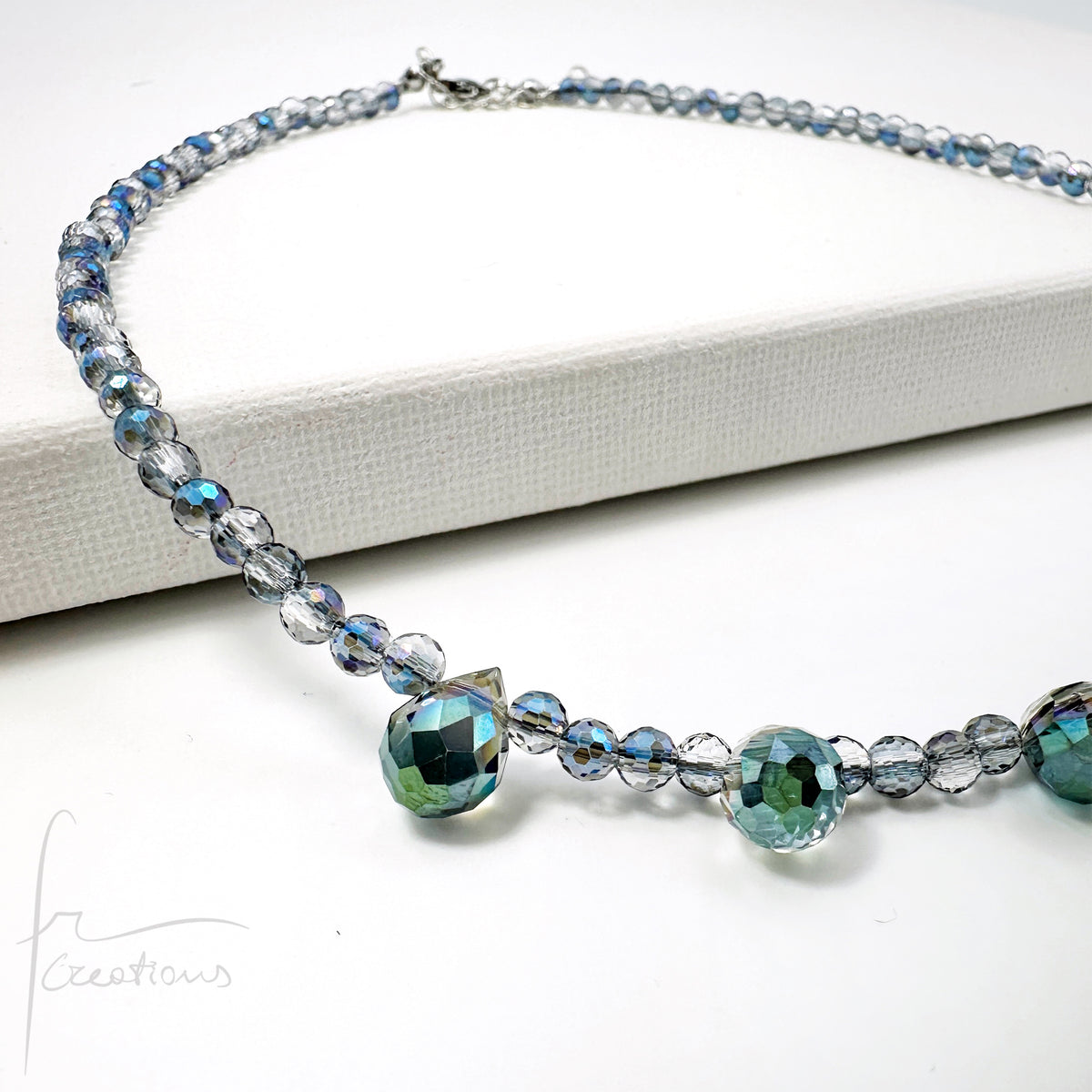 Girocollo Dew Elements con cubic zirconia sfaccettate e briolettes iridescenti in cristallo di Swarovski