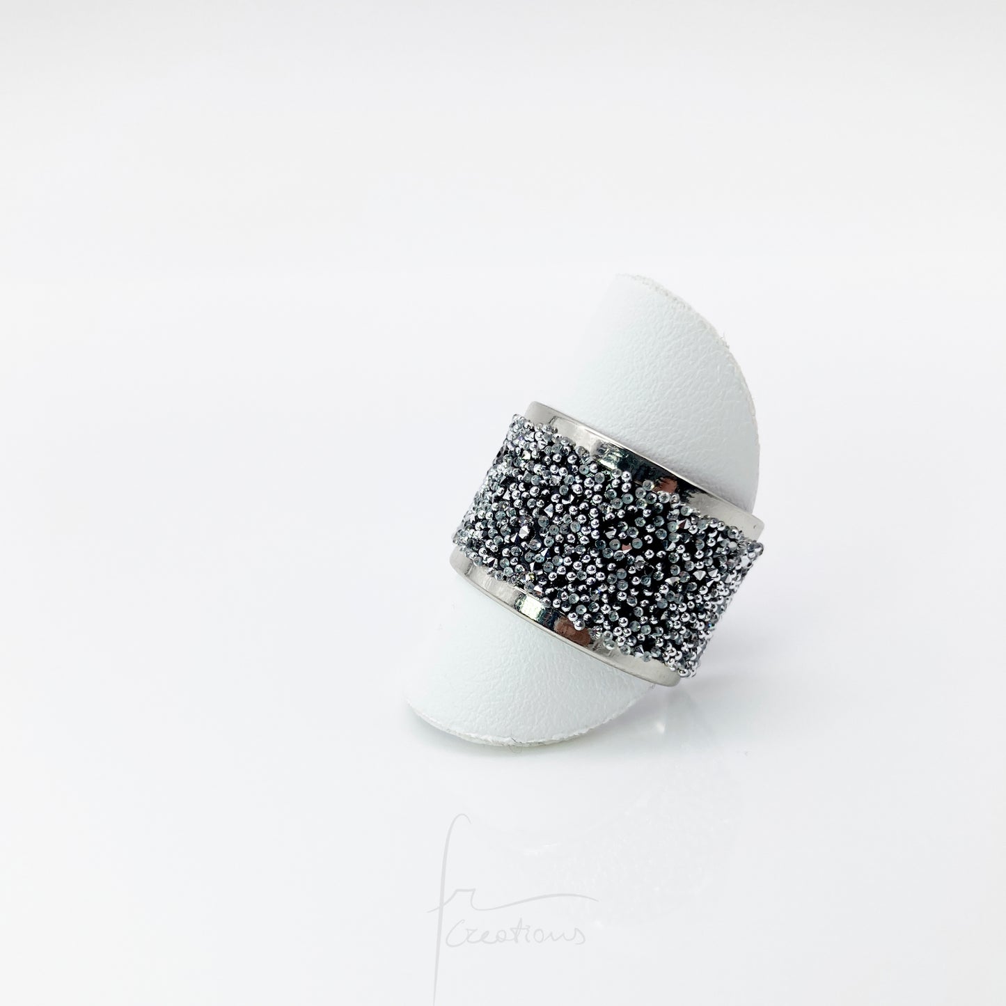 Anello a fascia regolabile placcato argento con cristalli Swarovski White Ice