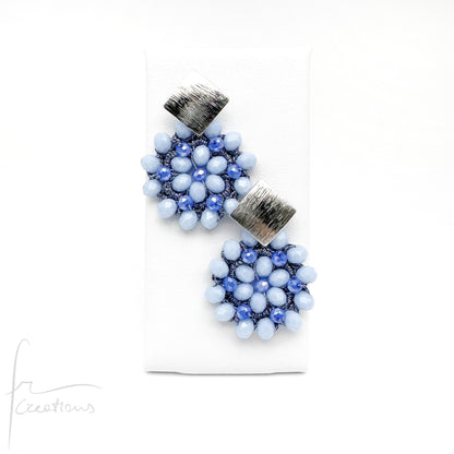 Orecchini pendenti con fiore all'uncinetto e cristalli Blumen