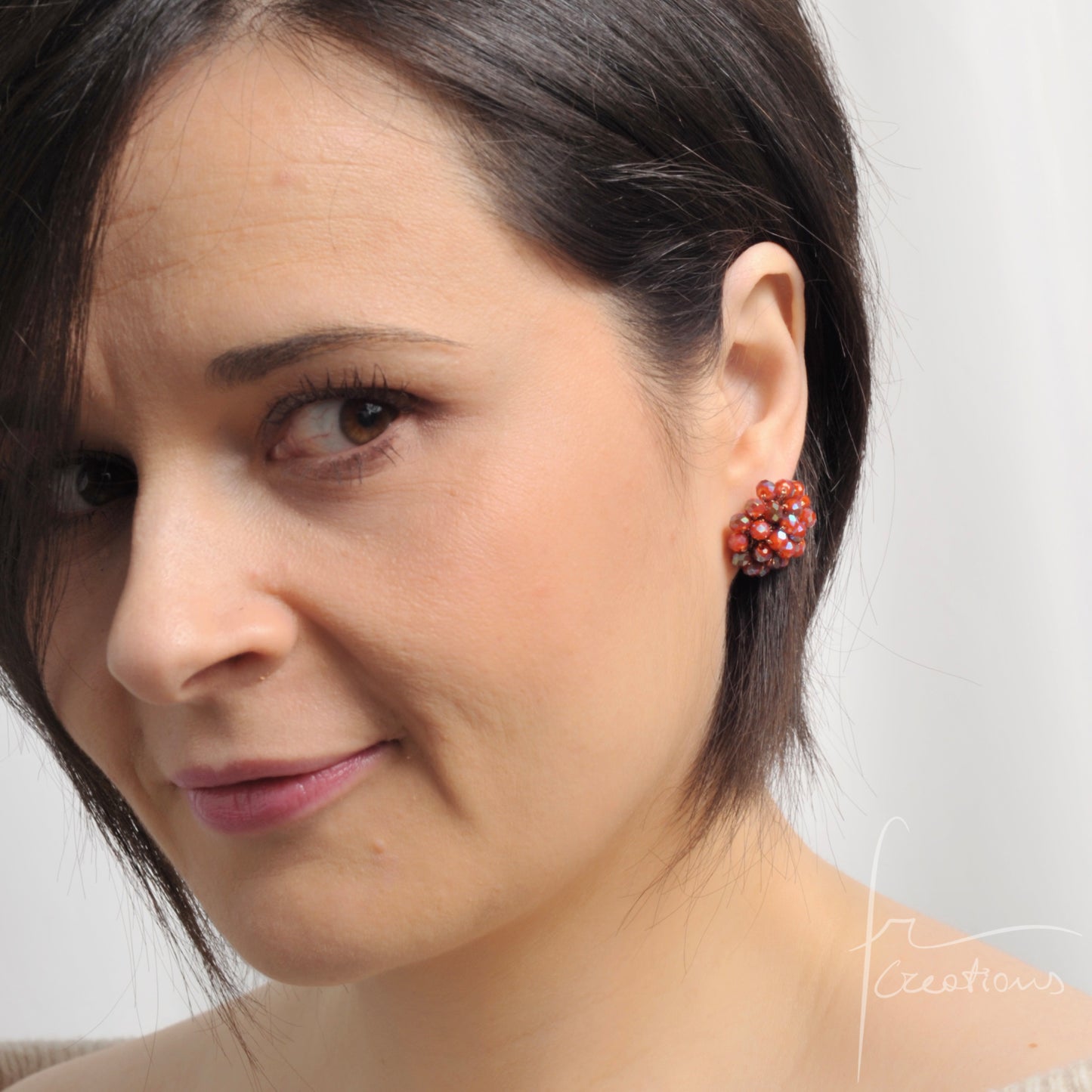 Orecchini a Lobo Rotondi Aila all' Uncinetto con Cristalli