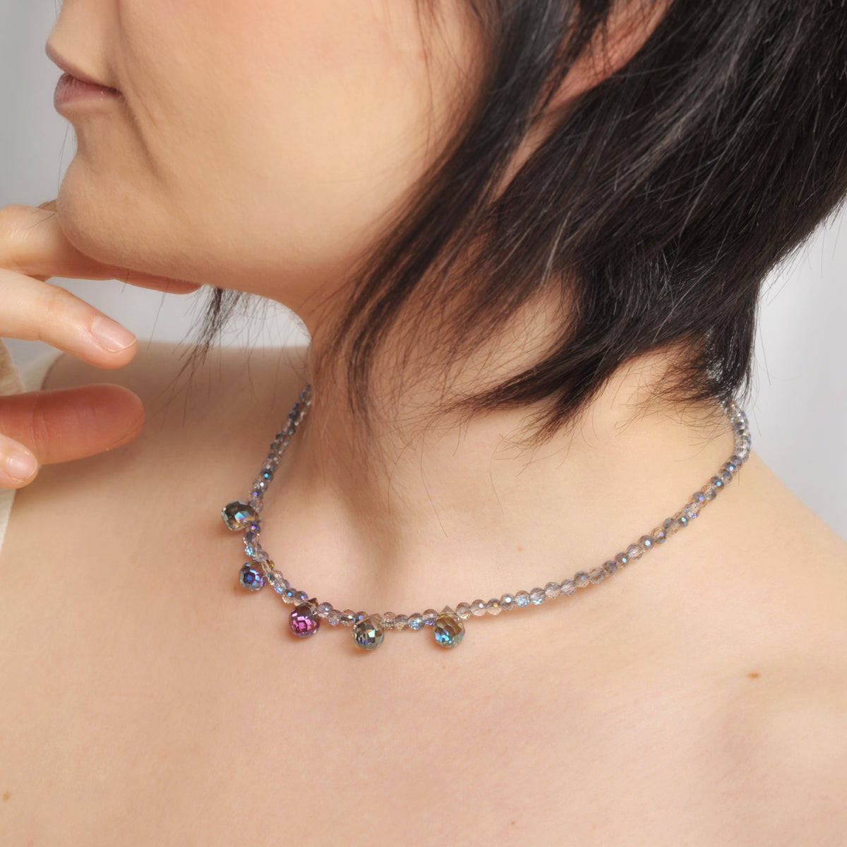 Girocollo Dew Elements con cubic zirconia sfaccettate e briolettes iridescenti in cristallo di Swarovski