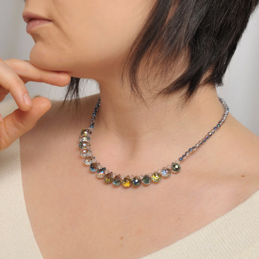 Girocollo Drops Elements con cubic zirconia sfaccettate e briolettes iridescenti in cristallo austriaco