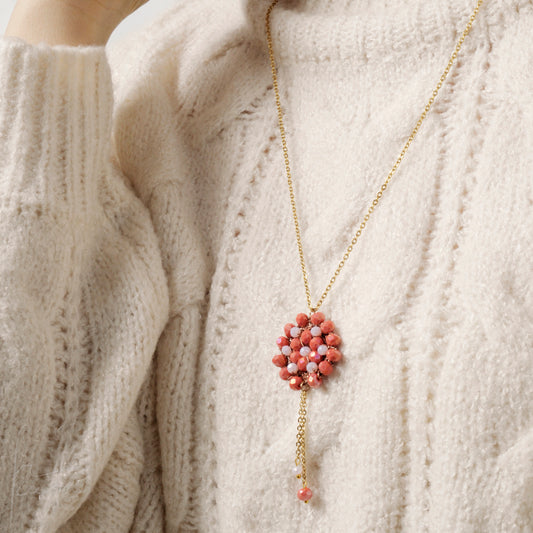 Collana lunga con pendente fiore all'uncinetto con cristalli Blumen