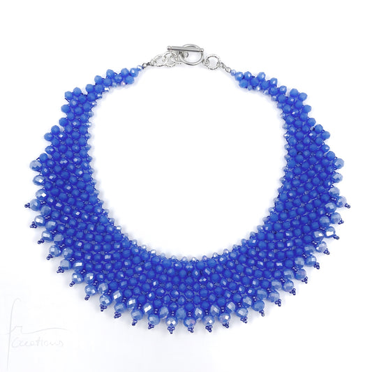 Collana girocollo Alexandra fatta a mano in tessitura con cristalli sfumature blu zaffiro